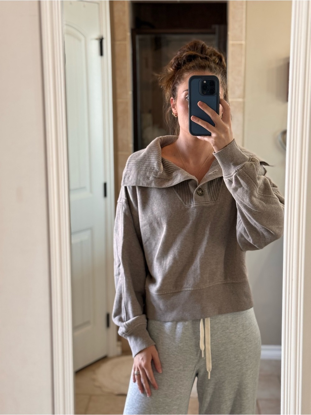 aerie Taupe oversized Collar Pullover Sweatshirt size M
